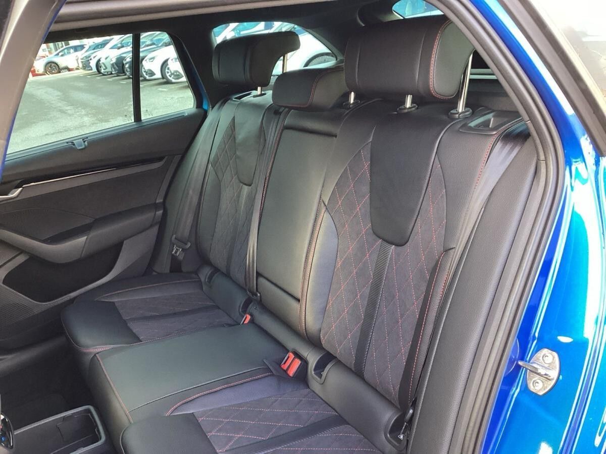 Skoda Octavia Combi RS*2.0TSI*DSG*NAVI*MATRIX-LED*AHK*