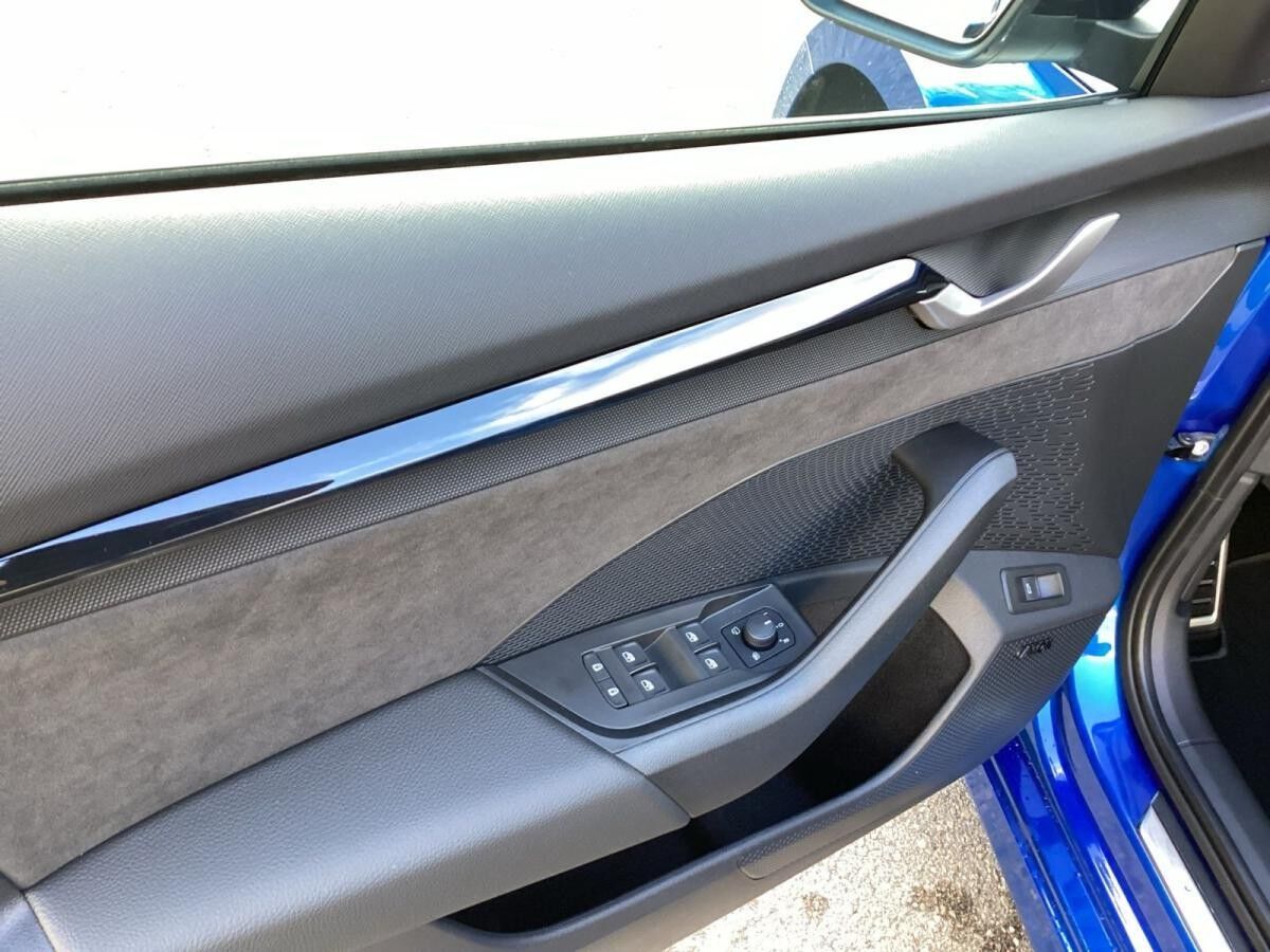 Skoda Octavia Combi RS*2.0TSI*DSG*NAVI*MATRIX-LED*AHK*