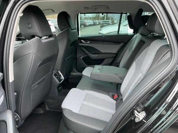 Skoda Octavia Combi TOUR*2.0TDI*DSG*NAVI*360°KAM*AHK*