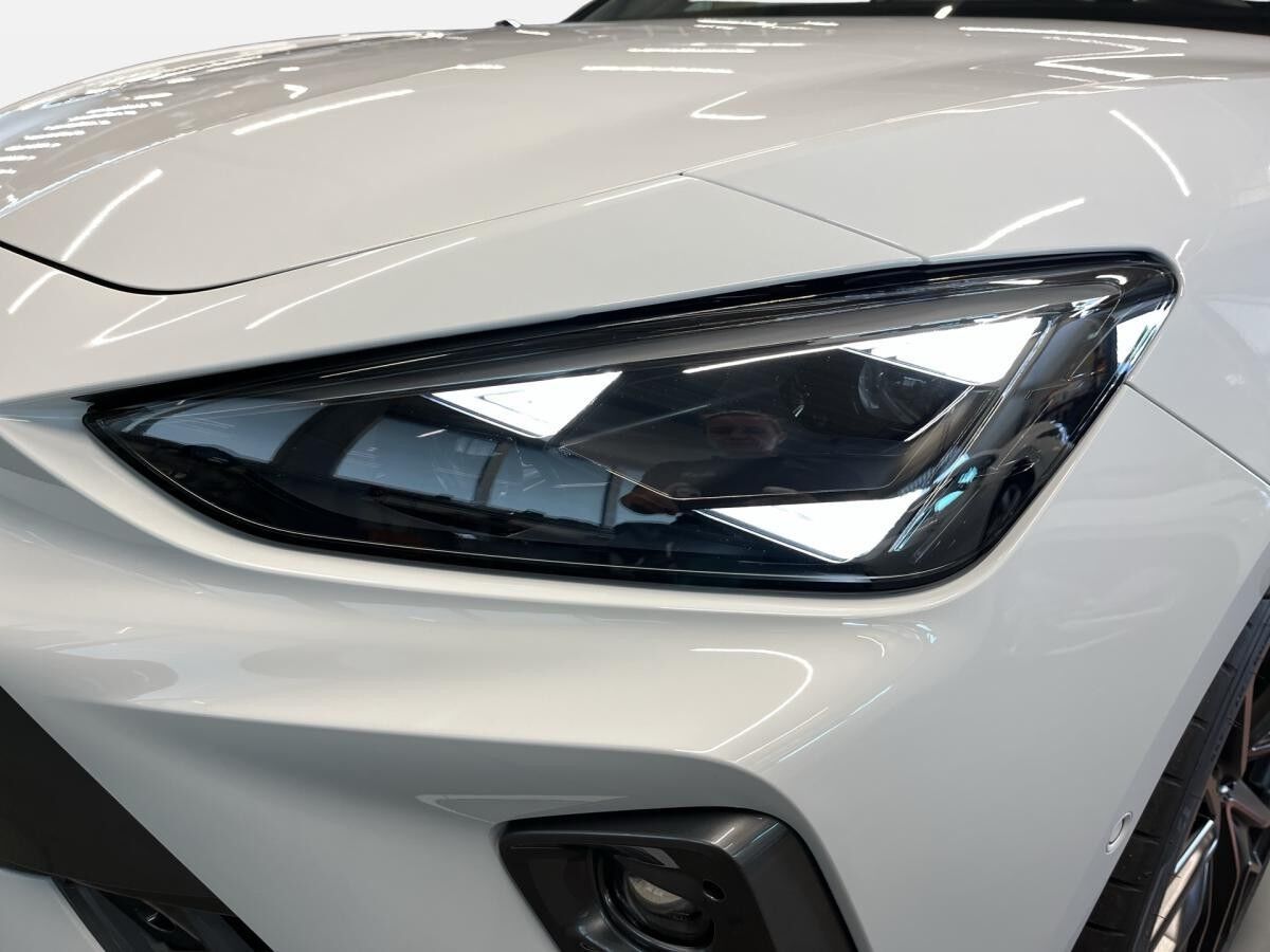 Cupra Leon Sportstourer VZ 2.0 TSI 7-Gang DSG 4DRIVE MATRIX-LED.PANO.AHK.19 ALU!