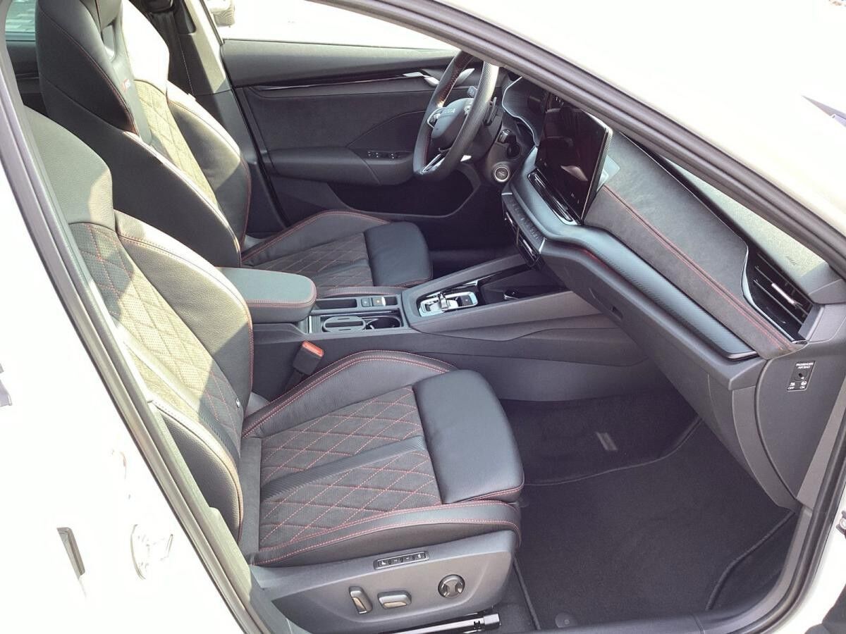 Skoda Octavia C.RS*2.0TSI*DSG*NAVI*MATRIX-LED*AHK*PANO