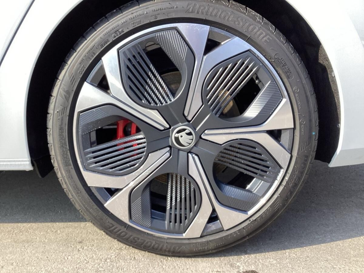 Skoda Octavia C.RS*2.0TSI*DSG*NAVI*MATRIX-LED*AHK*PANO