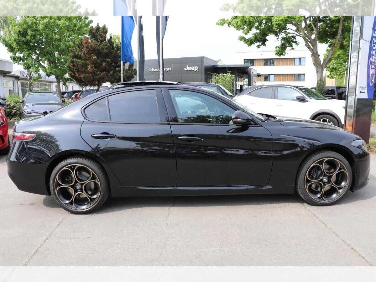 Alfa Romeo Giulia Intensa VOLLAUSSTATTUNG. **SOFORT VERFÜGBAR**HERBSTAKTION!!