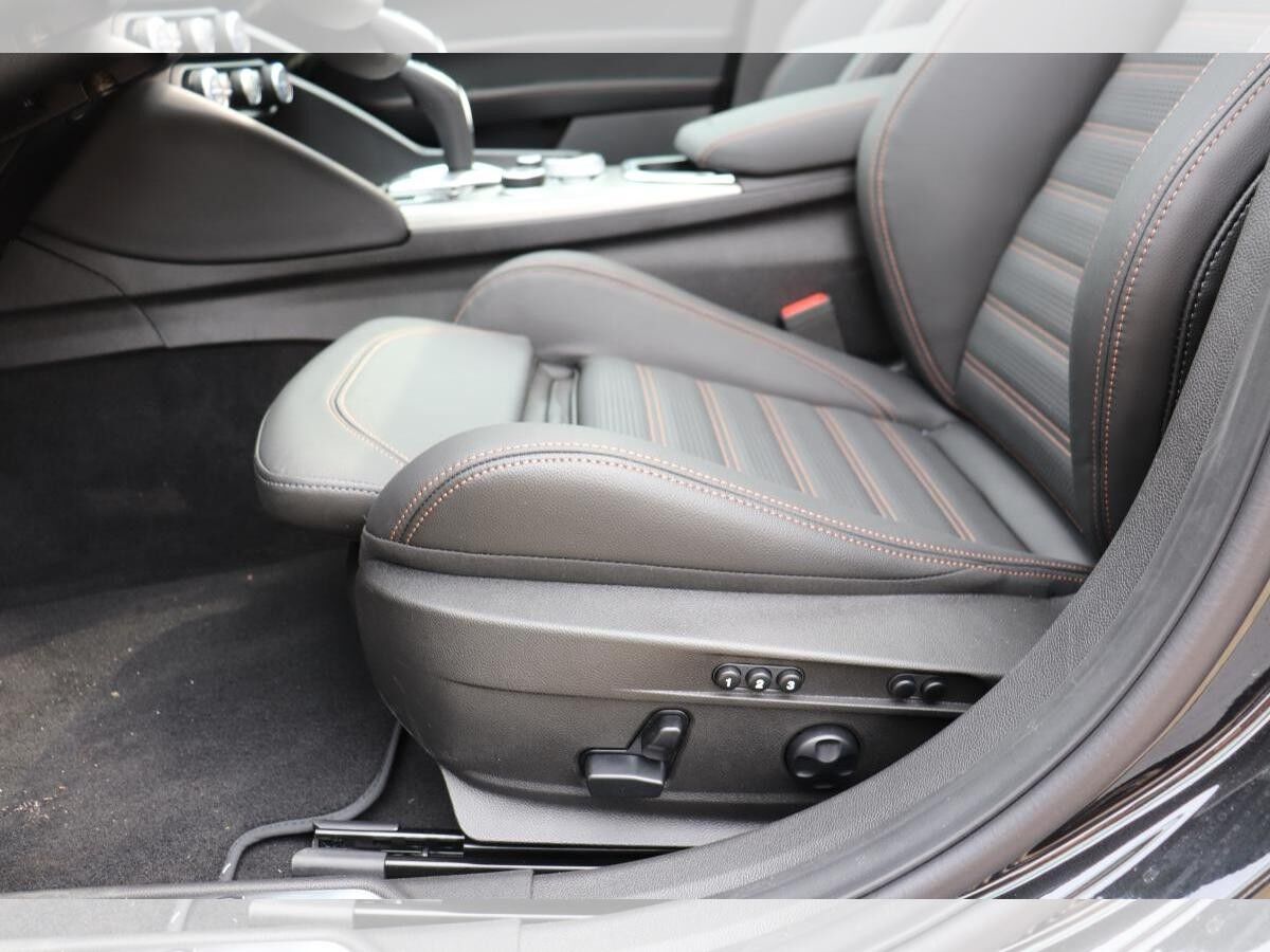 Alfa Romeo Giulia Intensa VOLLAUSSTATTUNG. **SOFORT VERFÜGBAR**HERBSTAKTION!!