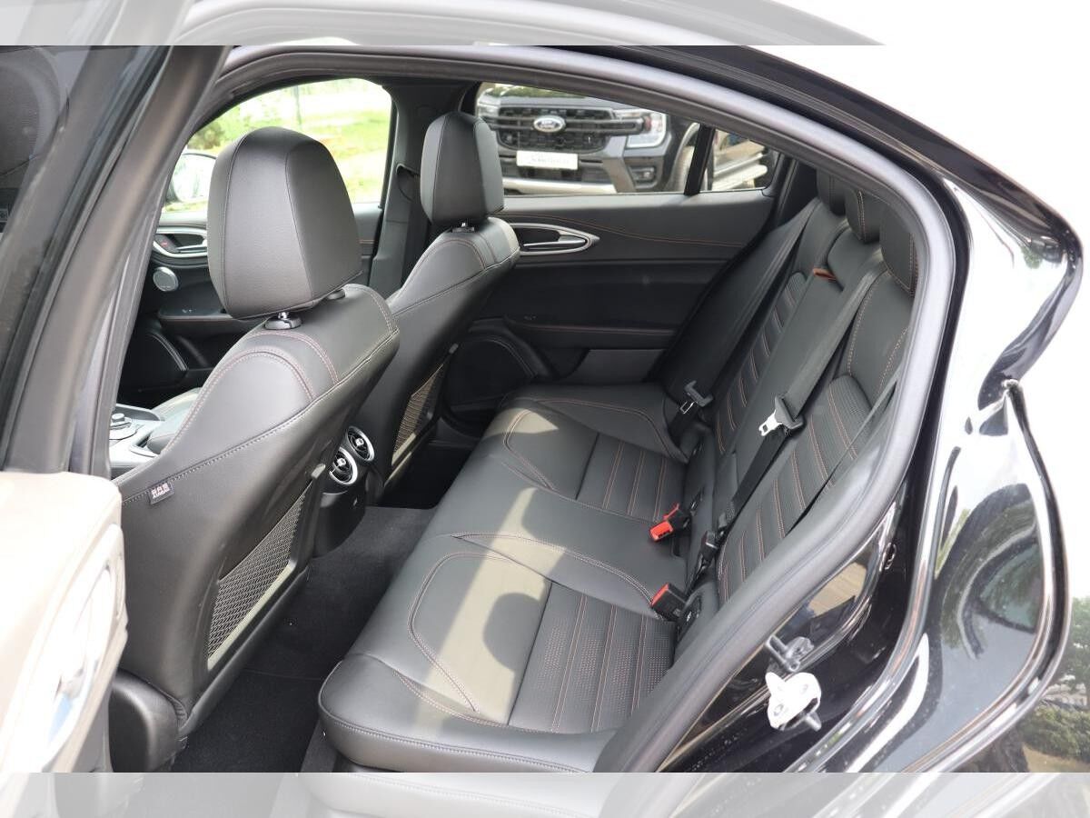 Alfa Romeo Giulia Intensa VOLLAUSSTATTUNG. **SOFORT VERFÜGBAR**HERBSTAKTION!!