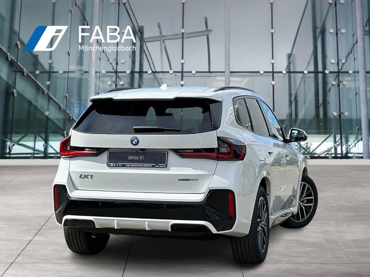 BMW iX1 eDrive20 M Sportpaket Head-Up HK HiFi DAB