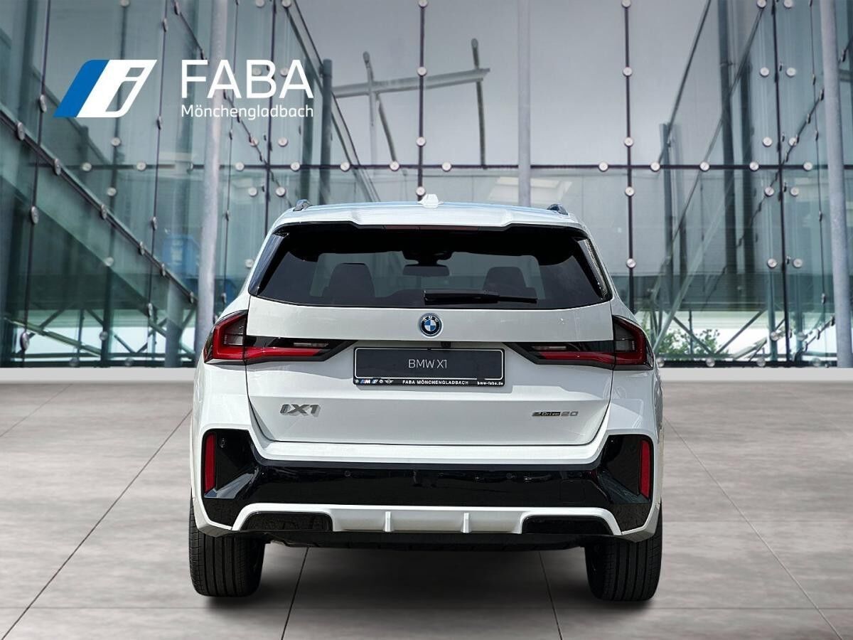 BMW iX1 eDrive20 M Sportpaket Head-Up HK HiFi DAB