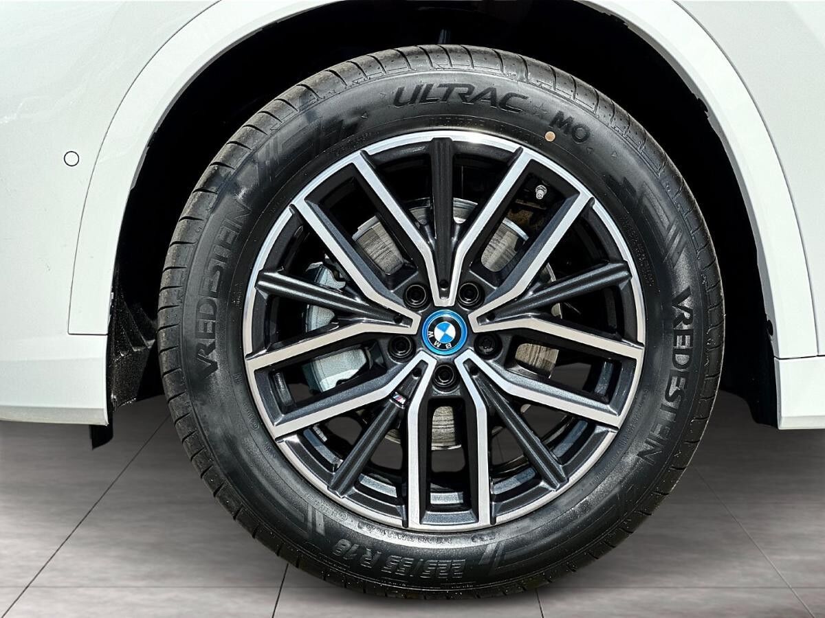 BMW iX1 eDrive20 M Sportpaket Head-Up HK HiFi DAB