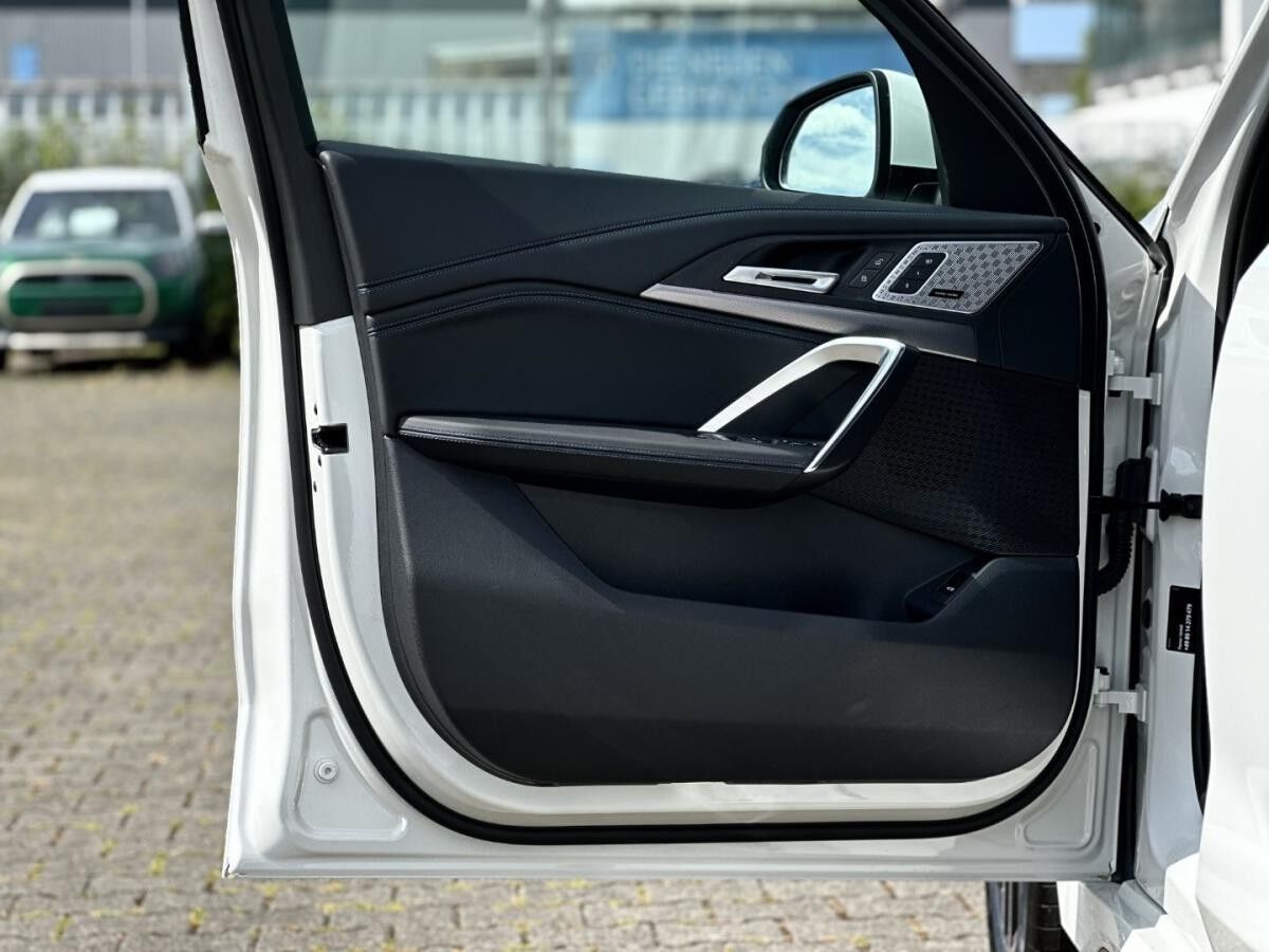 BMW iX1 eDrive20 M Sportpaket Head-Up HK HiFi DAB