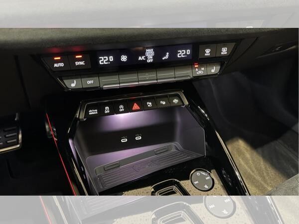 Audi RS3 Limousine 2.5 TFSI quattro S tronic   ☞ 280 km/h max ☞ Matrix LED  ☞ Navi   ☞ RS Abgasanlage   ☞ RS