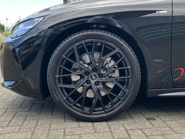 Audi A6 Avant TDI quattro Allradlenkung Matrix 21