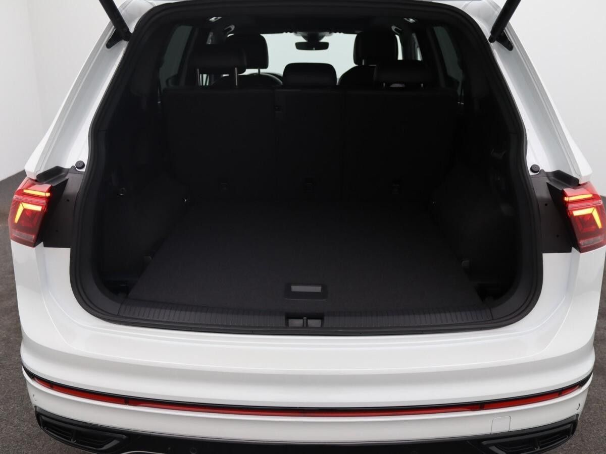 Volkswagen Tiguan Allspace R-Line 2.0TDI 4M DSG / Pano, AHK