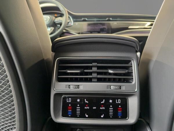 Audi RS Q8 performance Head-Up Standh. Pano Laser B&O AHK