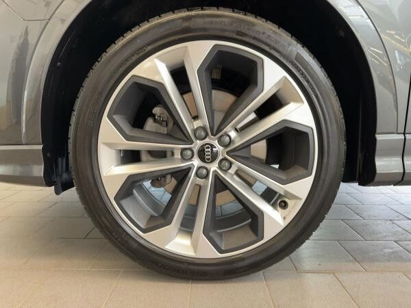 Audi Q3 45 TFSI quattro S line Pano Matrix AHK Kamera