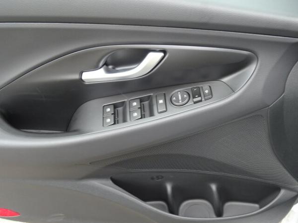 Hyundai i30 5-Türer T-GDI Advantage Navi, Sitzhzg uvm. Klima