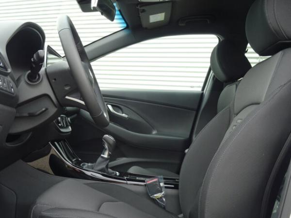 Hyundai i30 5-Türer T-GDI Advantage Navi, Sitzhzg uvm. Klima