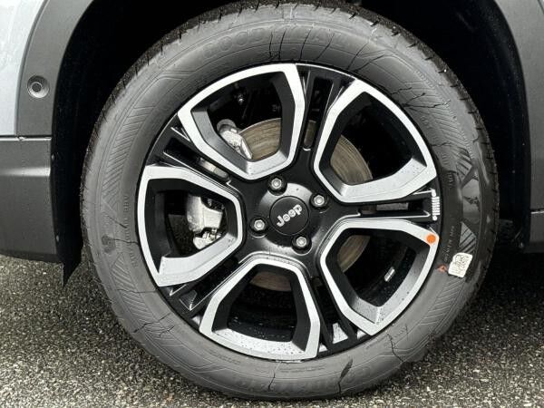 Jeep Avenger 1.2 Summit Mild-Hybrid 18" JBL E-Heckklappe.