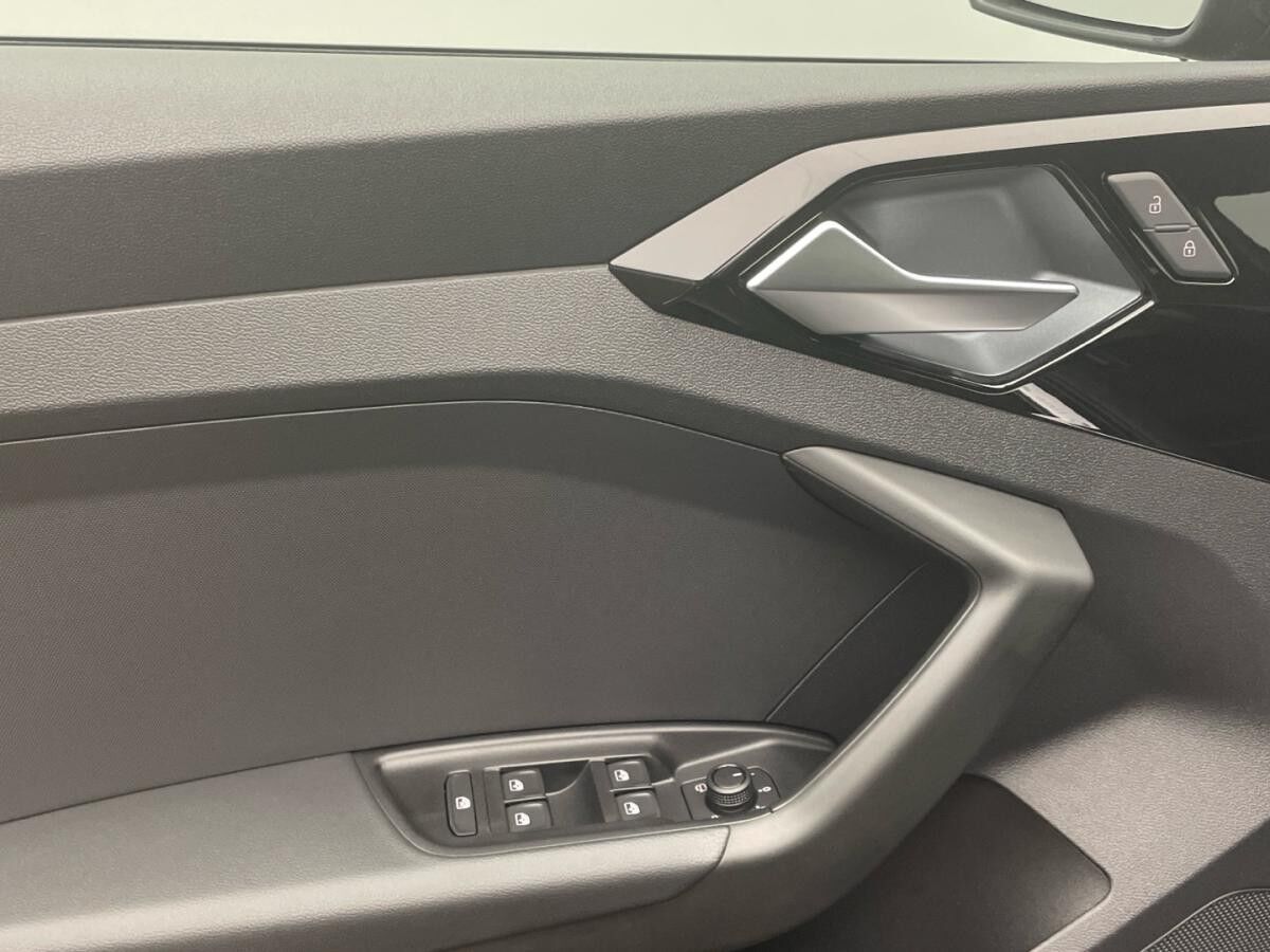 Audi A1 Sportback S line 30 TFSI Optik-Paket Navi LED