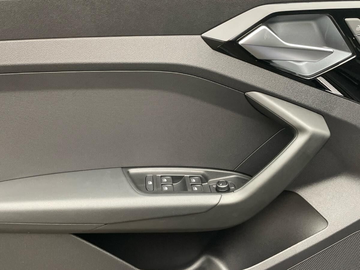 Audi A1 Sportback S line 30 TFSI Optik-Paket Navi LED