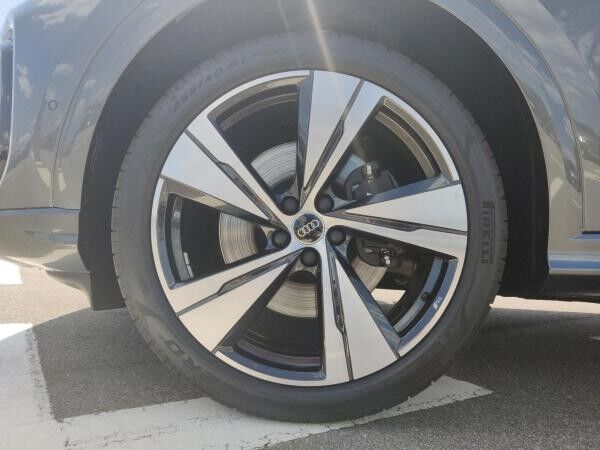 Audi SQ5 TFSI AHK Pano Luftfed 21Zoll TechPlus Matrix HuD b+O