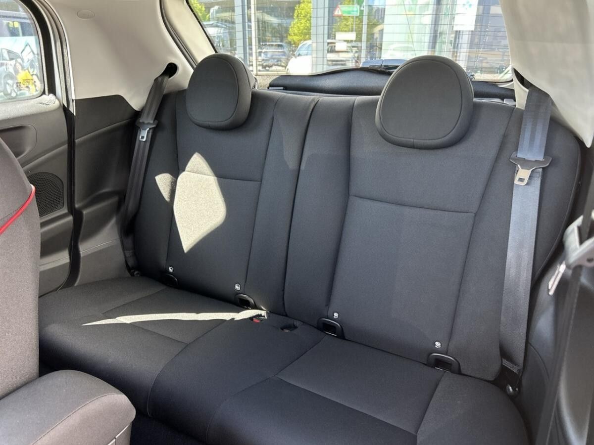 Fiat 500e 3+1 RED 🌟 Extra Tür/LED / Kamera / Sitzheizung🌟