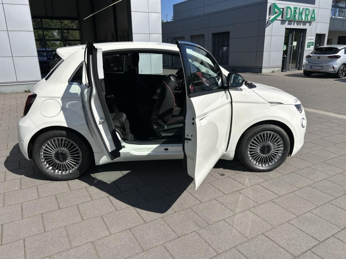 Fiat 500e 3+1 RED 🌟 Extra Tür/LED / Kamera / Sitzheizung🌟