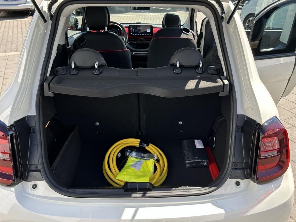 Fiat 500e 3+1 RED 🌟 Extra Tür/LED / Kamera / Sitzheizung🌟