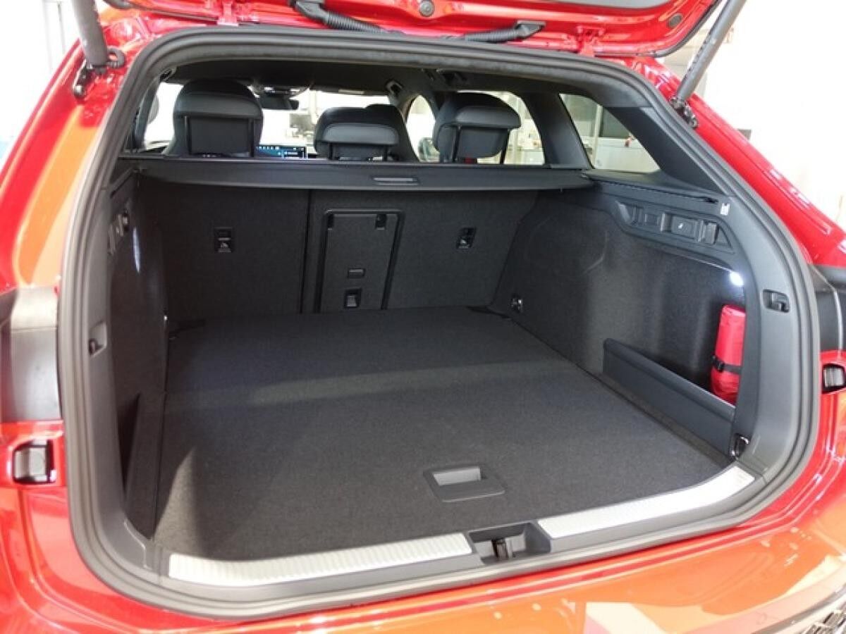 Volkswagen Passat 2.0 TSI DSG 4MOTION R-Line "SIGNATURE" Volkswagen Passat 2.0 TSI DSG 4MOTION R-Line "SIGNATURE"