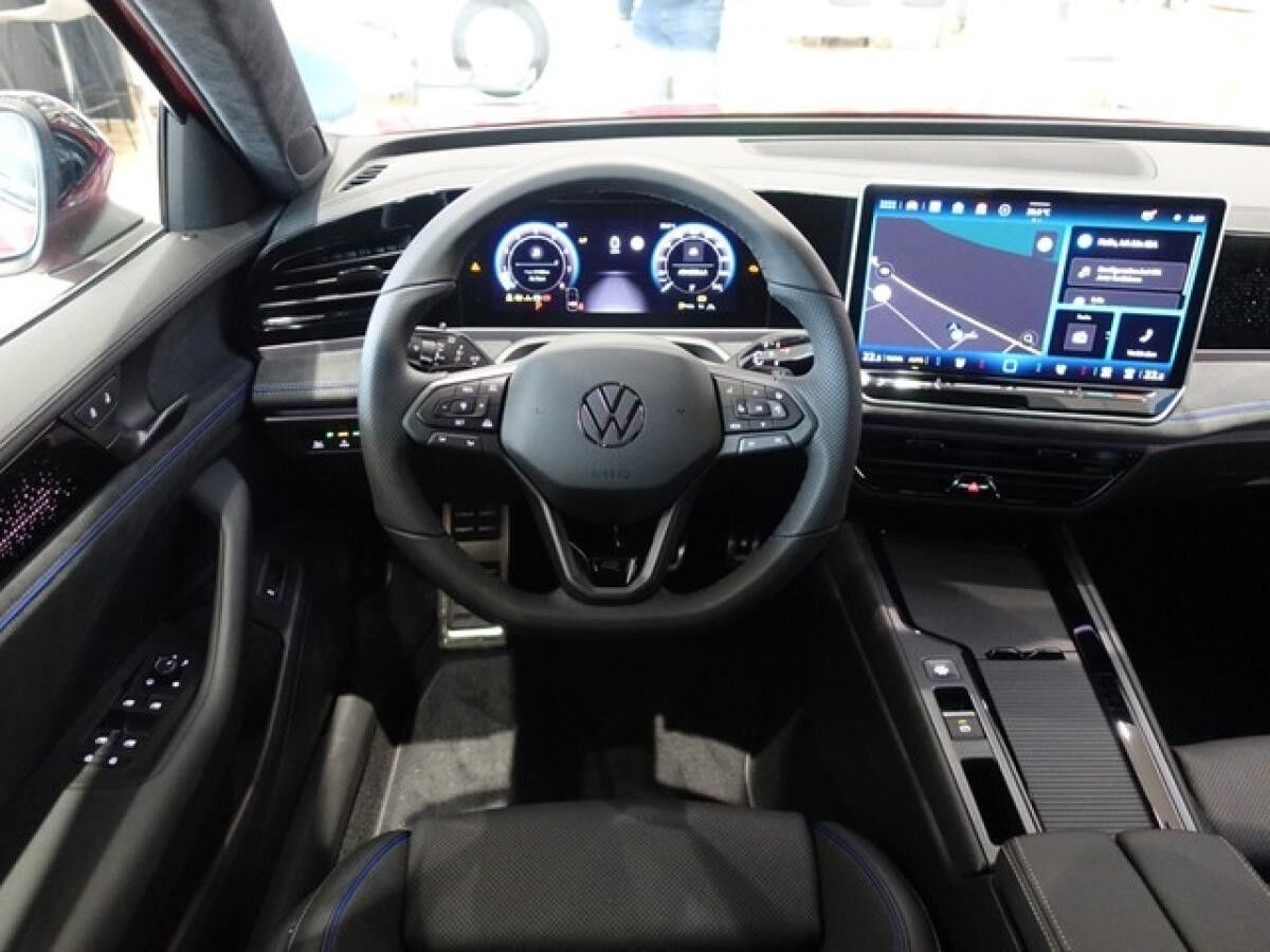 Volkswagen Passat 2.0 TSI DSG 4MOTION R-Line "SIGNATURE" Volkswagen Passat 2.0 TSI DSG 4MOTION R-Line "SIGNATURE"