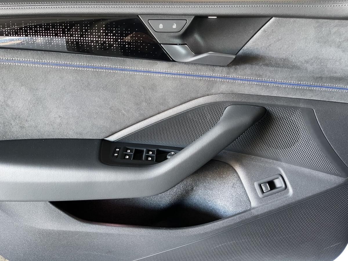 Volkswagen Passat Variant 2.0 TDI R-Line AHK Matrix LM 19" Navi