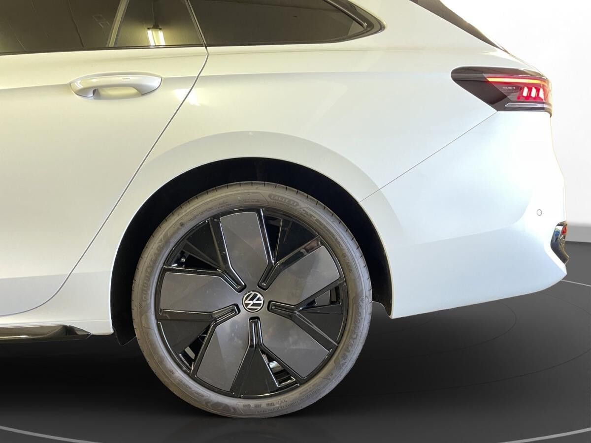 Volkswagen Passat Variant 2.0 TDI R-Line AHK Matrix LM 19" Navi