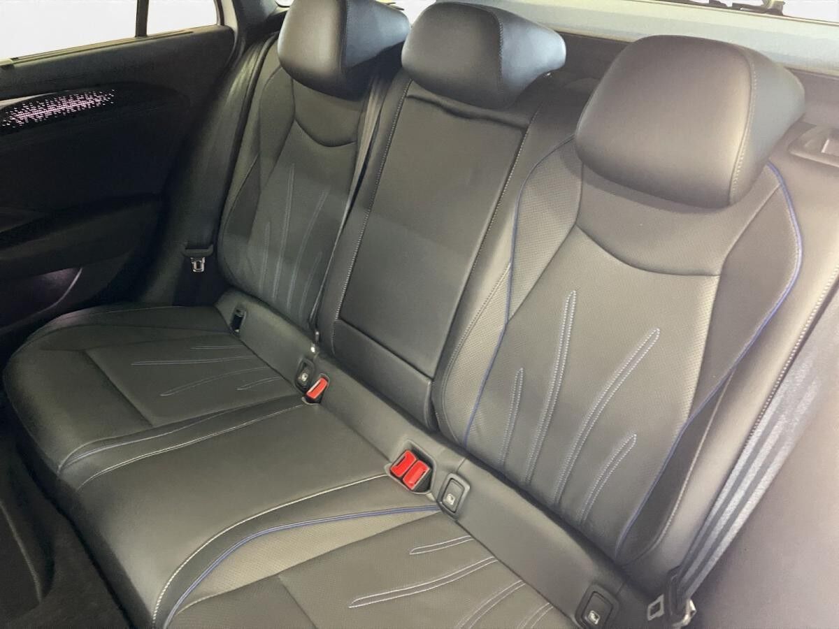 Volkswagen Passat Variant 2.0 TDI R-Line AHK Matrix LM 19" Navi