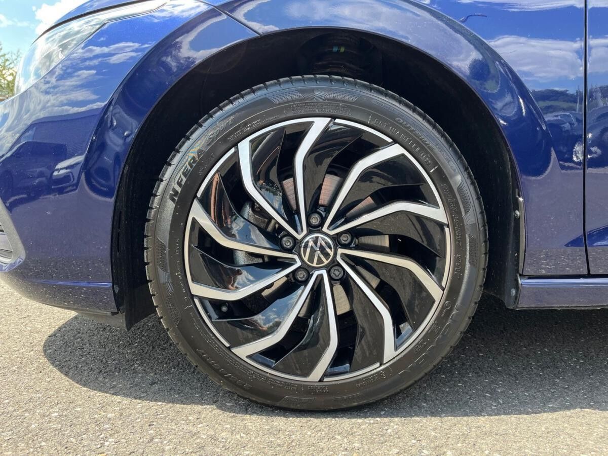 Volkswagen Golf VIII Life 1.5eTSI DSG / Navi, LED, RFK, ACC