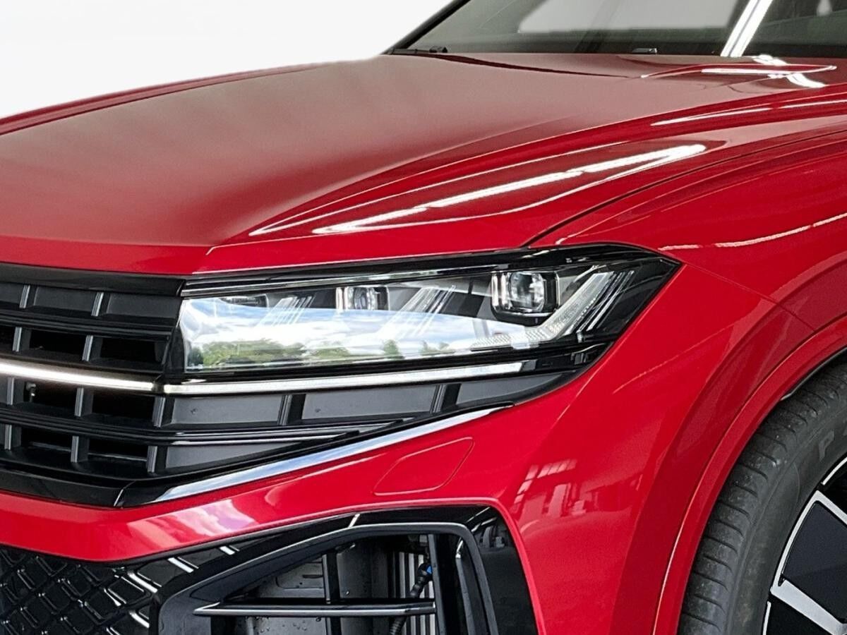 Volkswagen Touareg R-LINE BLACK STYLE 3.0TSI NP.116T ACC.AHK.STHZG.AREA-VIEW.NAVI.LUFT