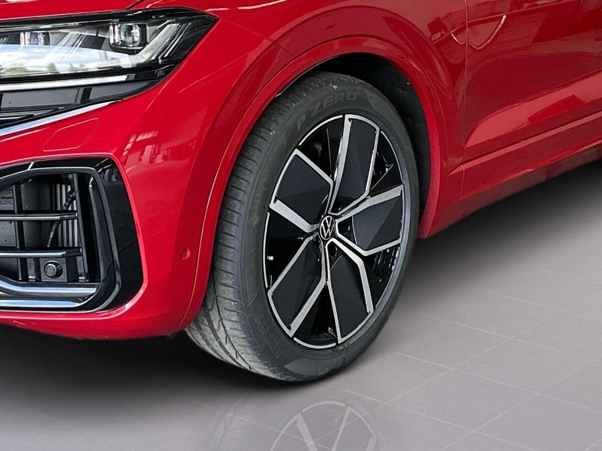 Volkswagen Touareg R-LINE BLACK STYLE 3.0TSI NP.116T ACC.AHK.STHZG.AREA-VIEW.NAVI.LUFT