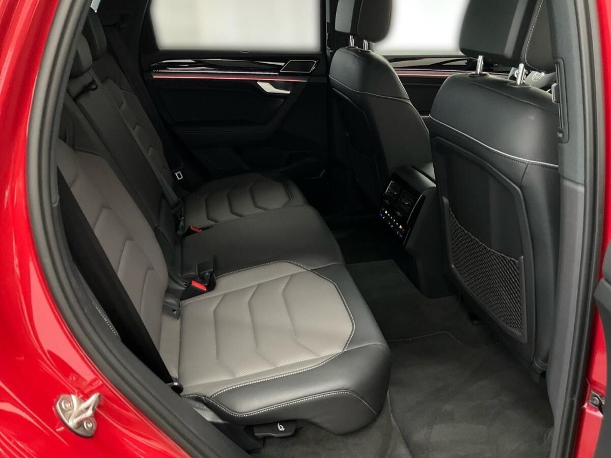 Volkswagen Touareg R-LINE BLACK STYLE 3.0TSI NP.116T ACC.AHK.STHZG.AREA-VIEW.NAVI.LUFT