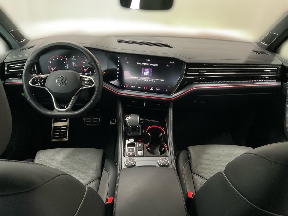 Volkswagen Touareg R-LINE BLACK STYLE 3.0TSI NP.116T ACC.AHK.STHZG.AREA-VIEW.NAVI.LUFT