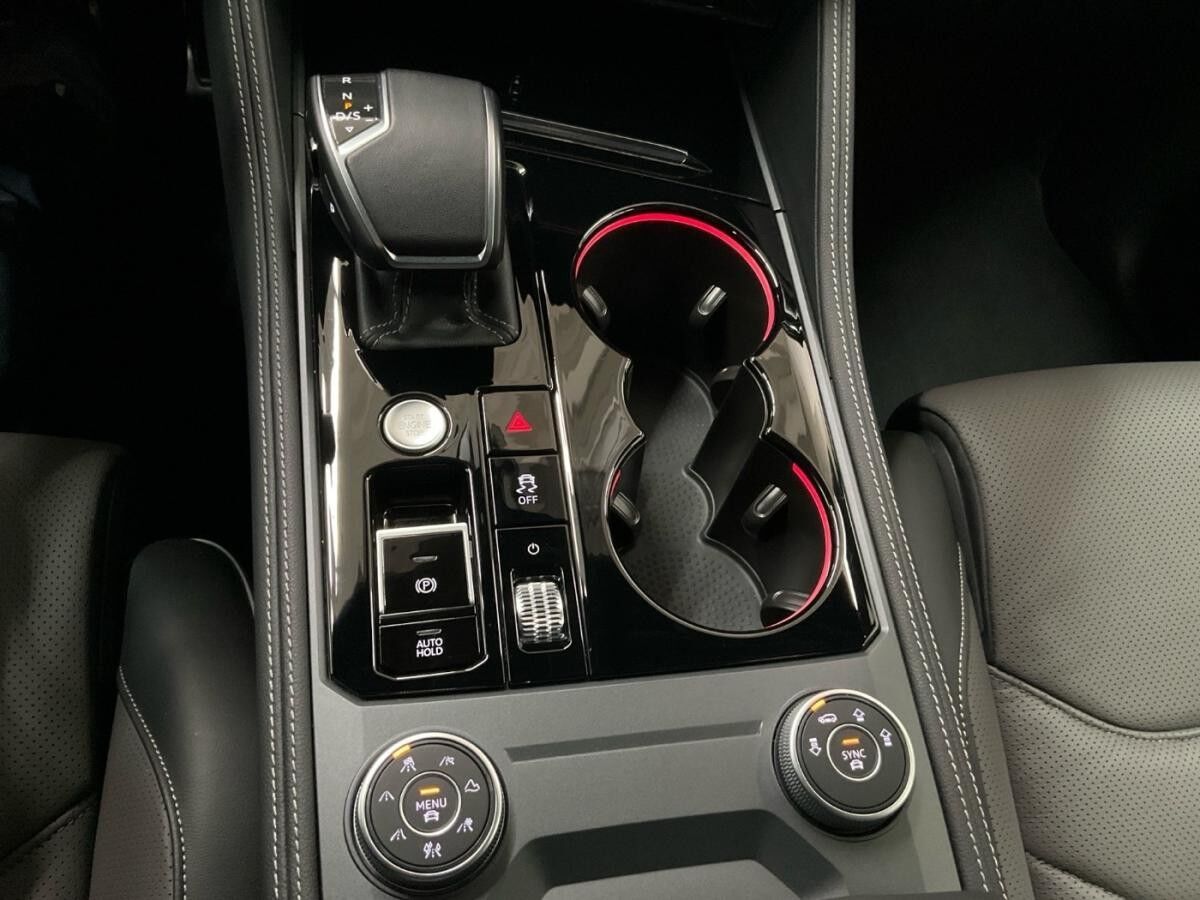 Volkswagen Touareg R-LINE BLACK STYLE 3.0TSI NP.116T ACC.AHK.STHZG.AREA-VIEW.NAVI.LUFT