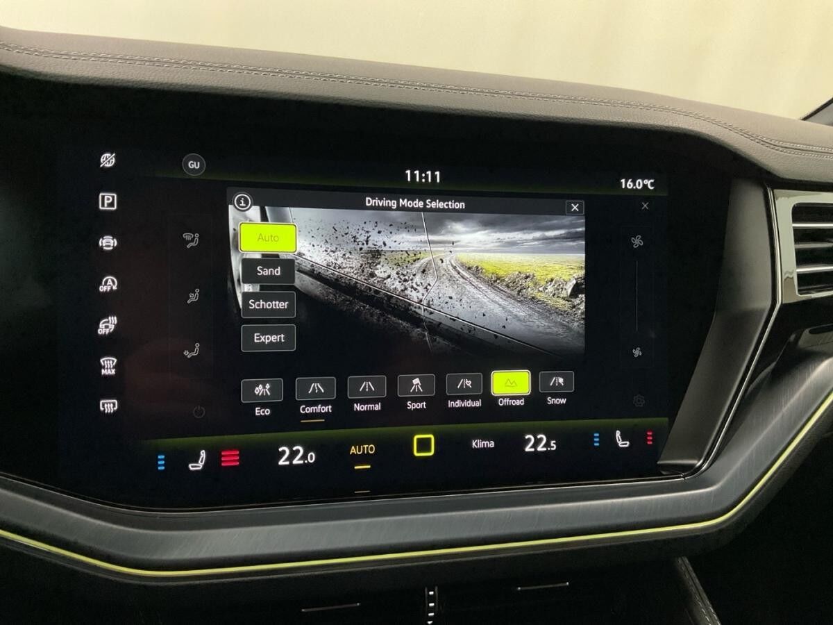 Volkswagen Touareg R-LINE BLACK STYLE 3.0TSI NP.116T ACC.AHK.STHZG.AREA-VIEW.NAVI.LUFT