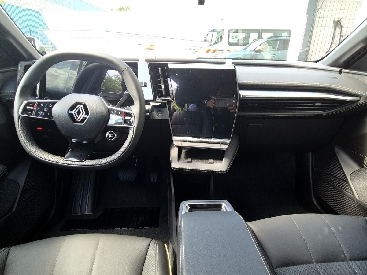 Renault Megane E-Tech 100% ele Iconic 220 Comfort Range Renault Megane E-Tech 100% ele Iconic 220 Comfort Range