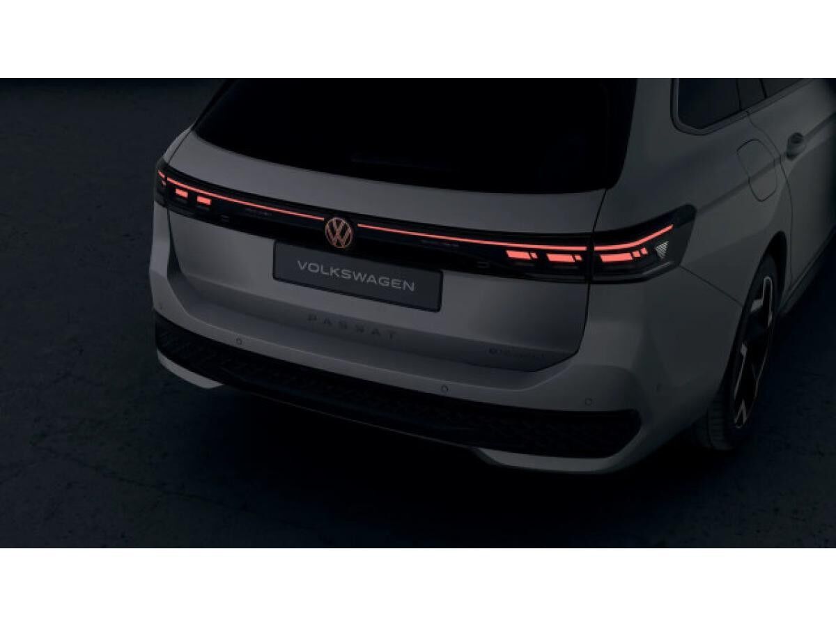 Volkswagen Passat Variant 1,5 l eHybrid R-Line *FREI KONFIGURIERBAR* Volkswagen Passat Variant 1,5 l eHybrid R-Line *FREI KONFIGURIERBAR*