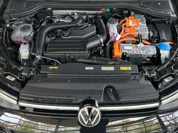 Volkswagen Passat 1.5 eHybrid R-Line DSG Pano Matrix Digital