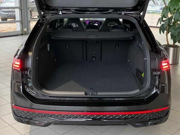 Volkswagen Passat 1.5 eHybrid R-Line DSG Pano Matrix Digital