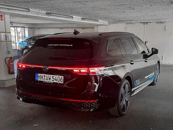 Volkswagen Passat 2.0 TDI R-Line 4Motion DSG Stdhzg Pano Navi LED