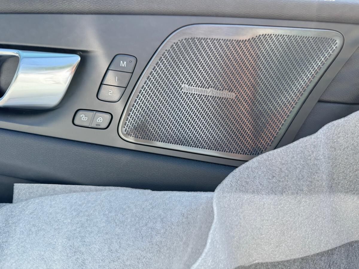 Volvo XC60 B5 B AWD PLUS DARK - MJ26 FACELIFT - Sofort lieferbar -