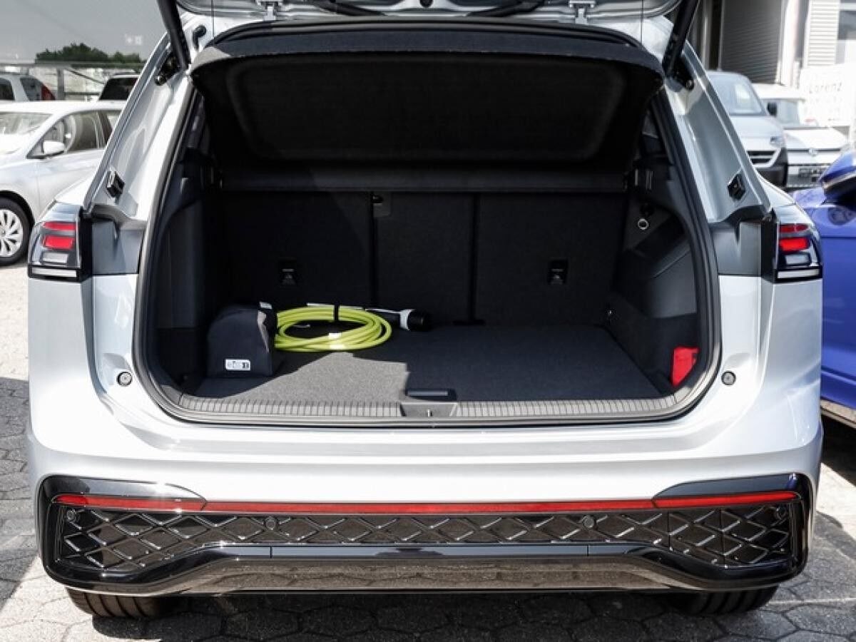 Volkswagen Tiguan "R-LINE" 1,5 l eHybrid 6-Gang-DSG MATRIX-BLACK-STYLE-AHK-WKR-LM20