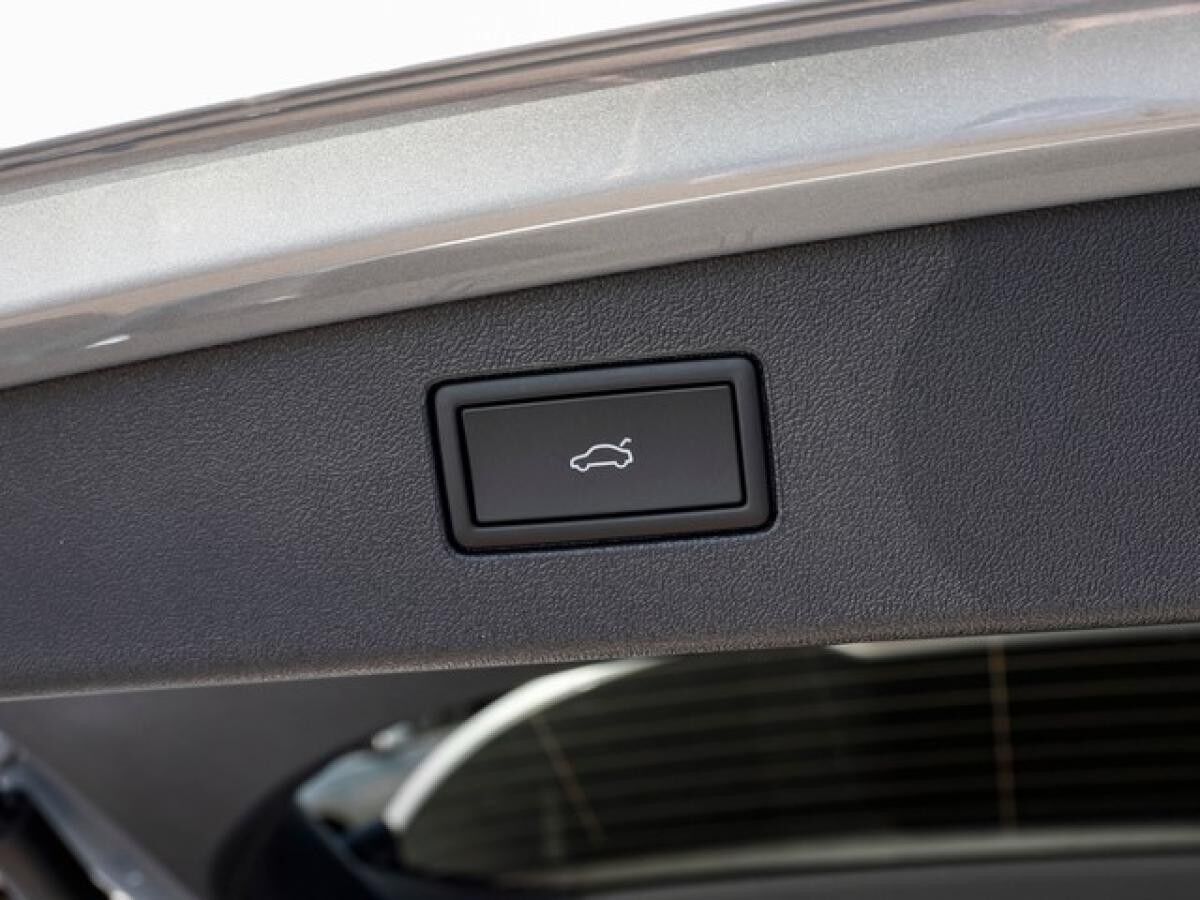 Volkswagen Tiguan "R-LINE" 1,5 l eHybrid 6-Gang-DSG MATRIX-BLACK-STYLE-AHK-WKR-LM20