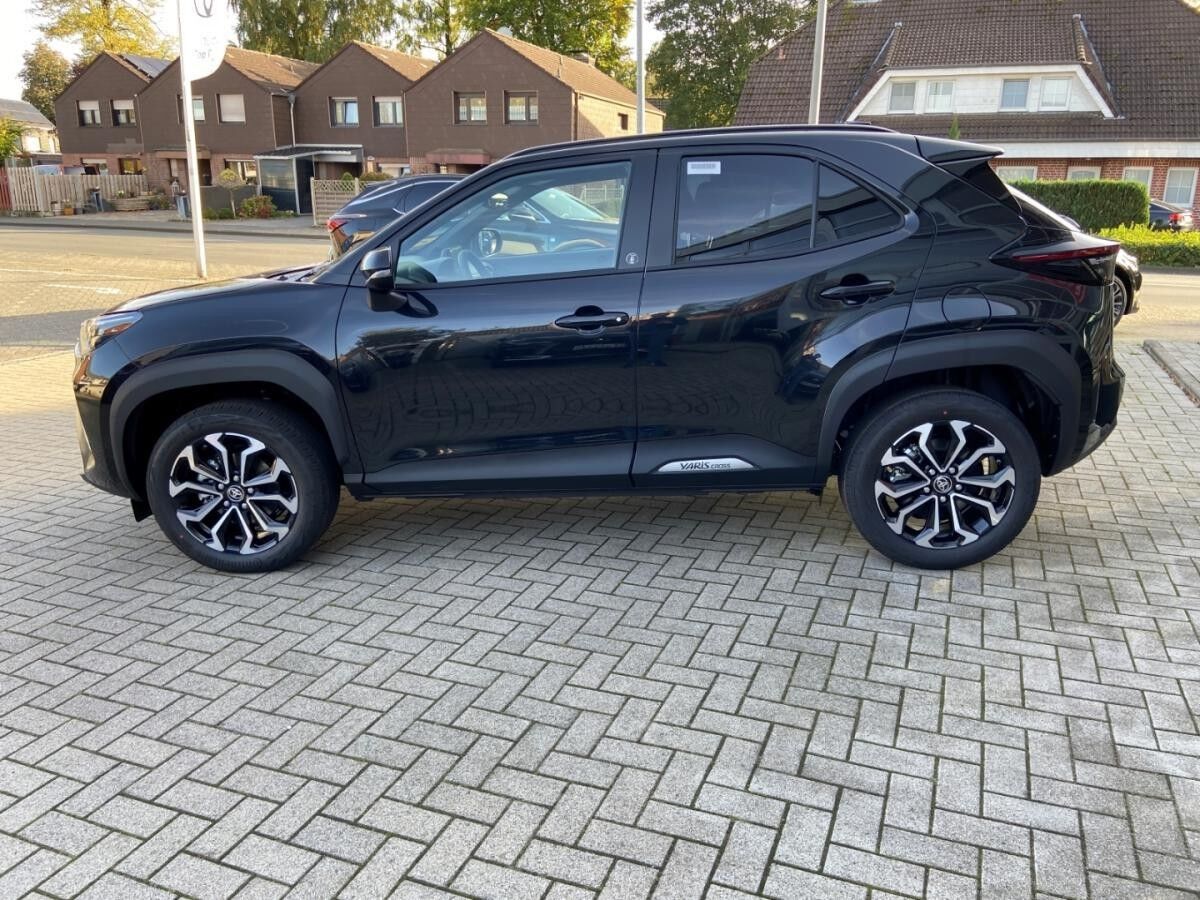 Toyota Yaris Cross Hybrid Teamplayer Winter & Safety Paket Navi LED ACC