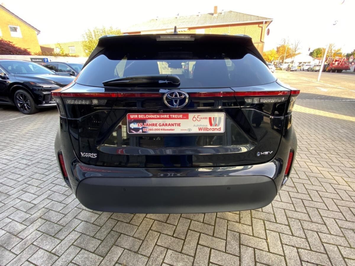 Toyota Yaris Cross Hybrid Teamplayer Winter & Safety Paket Navi LED ACC