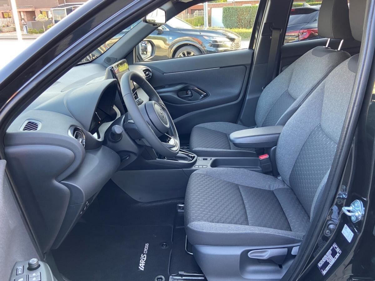 Toyota Yaris Cross Hybrid Teamplayer Winter & Safety Paket Navi LED ACC